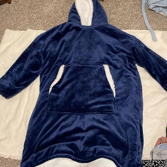 Navy blue and white Sherpa blanket sweatshirt - Picture 1 of 6